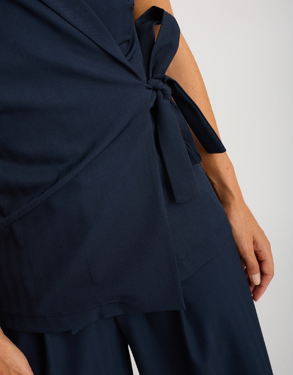 Completo Gilet Fluido Effetto Spinato