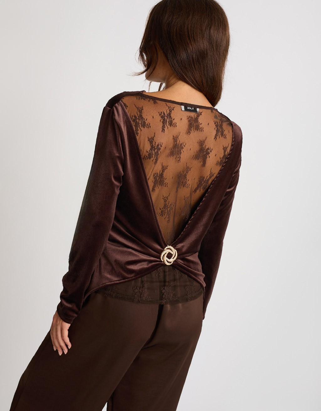 Maglietta Velluto Pizzo E Accessorio Schiena