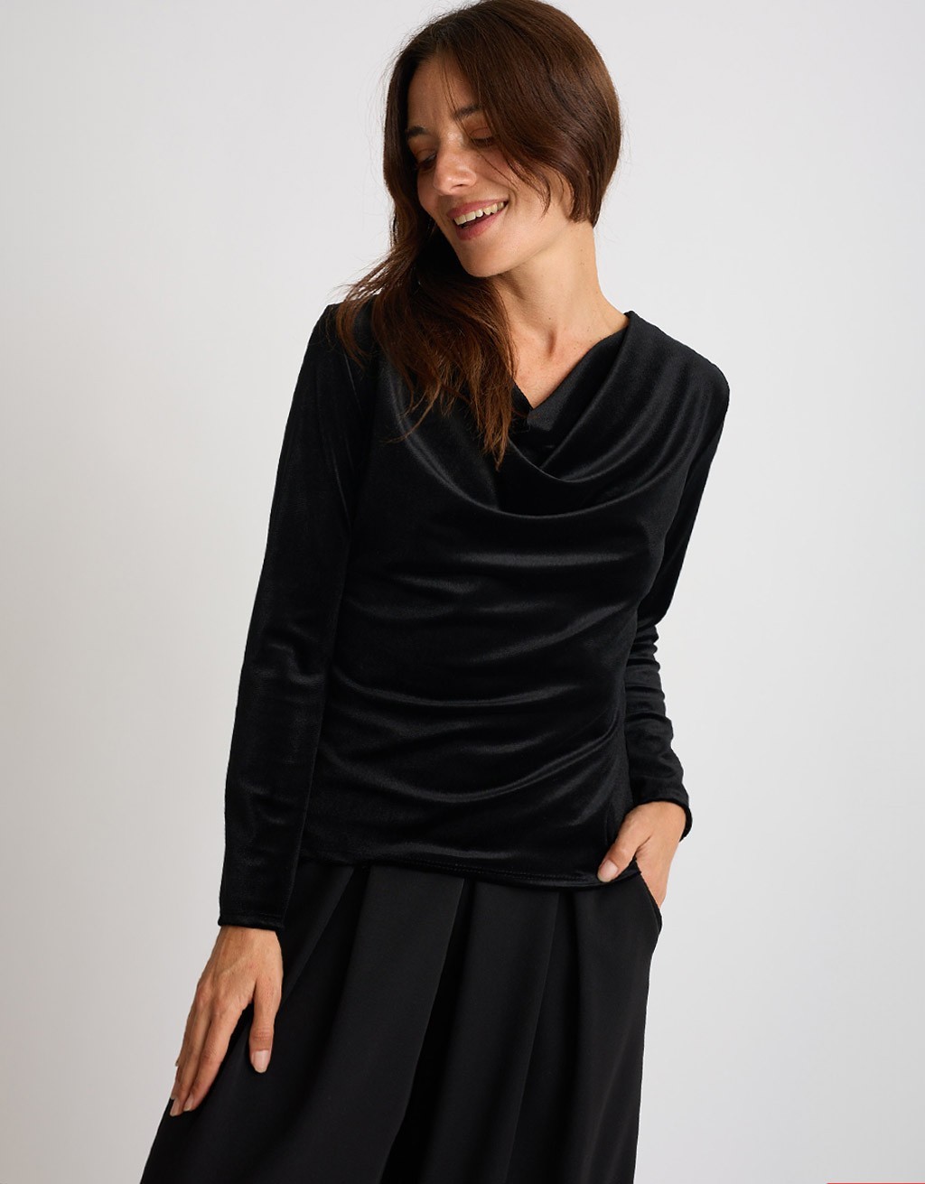 Maglietta Velluto Pizzo E Accessorio Schiena