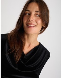 Maglietta Velluto Pizzo E Accessorio Schiena